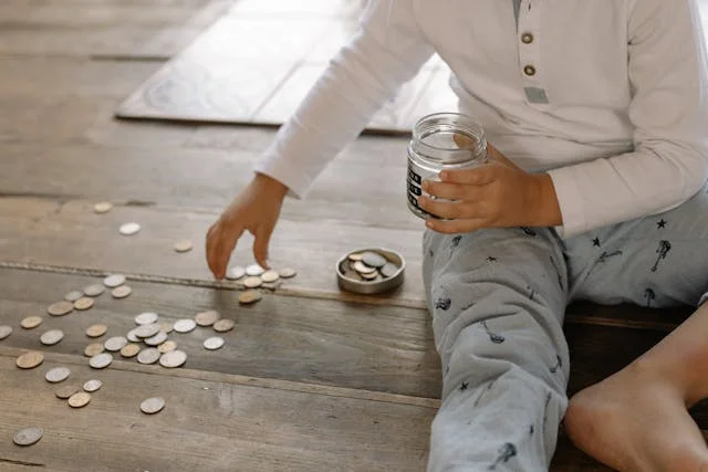 child counting coins