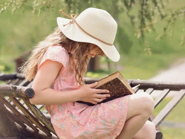 girl reading